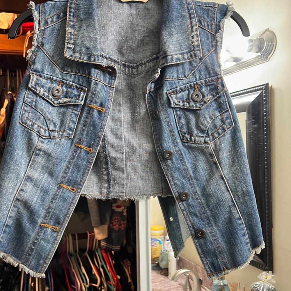 Jeans too with frills at the bottom and around arm. Medium. Worn, excellent cond